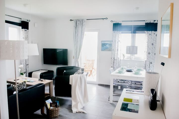 Room 100 of 164