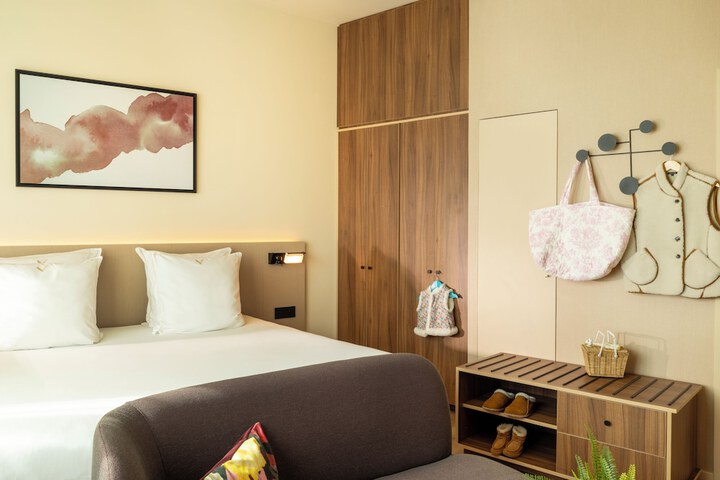 Room 74 of 203