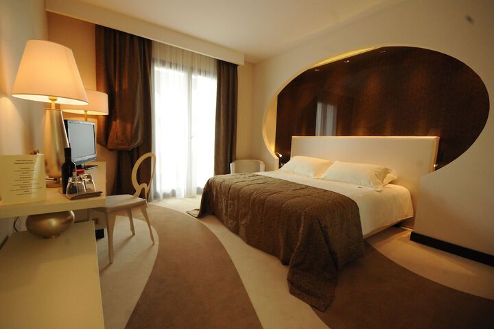 Room 6 of 61