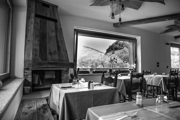 Dining 31 of 34