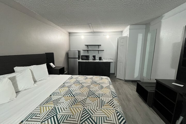 Room 12 of 27