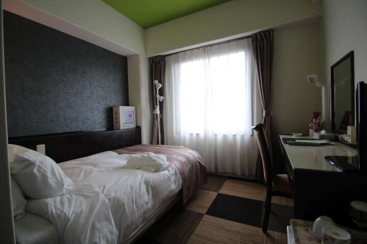 Room 8 of 15