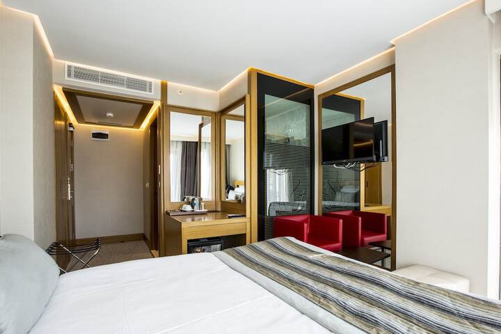 Room 9 of 29