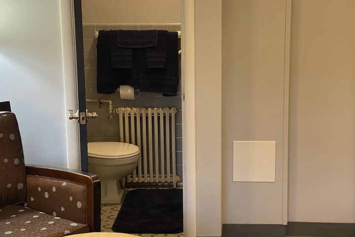 Room 10 of 13