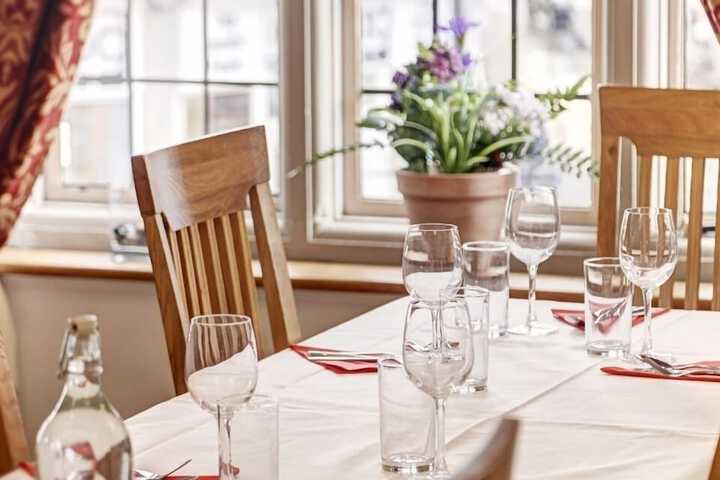 Dining 9 of 17