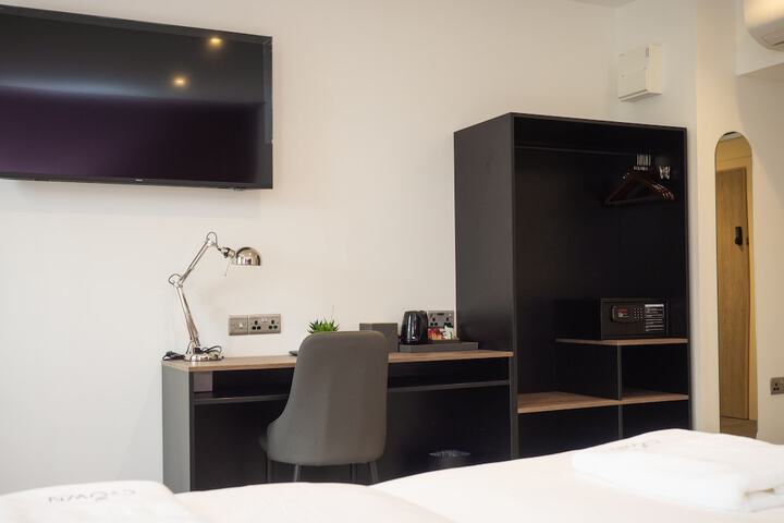 Room 28 of 87