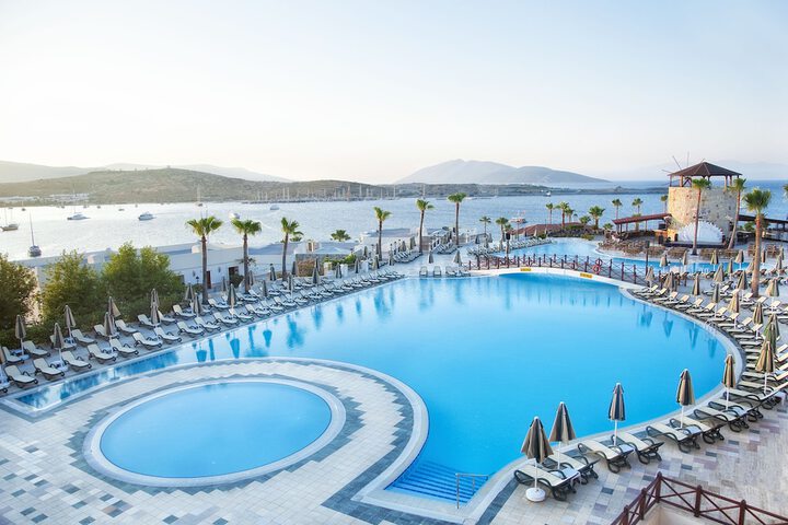 Hotel with Pool