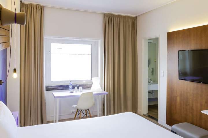 Room 20 of 97