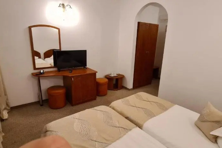 Room 2 of 6