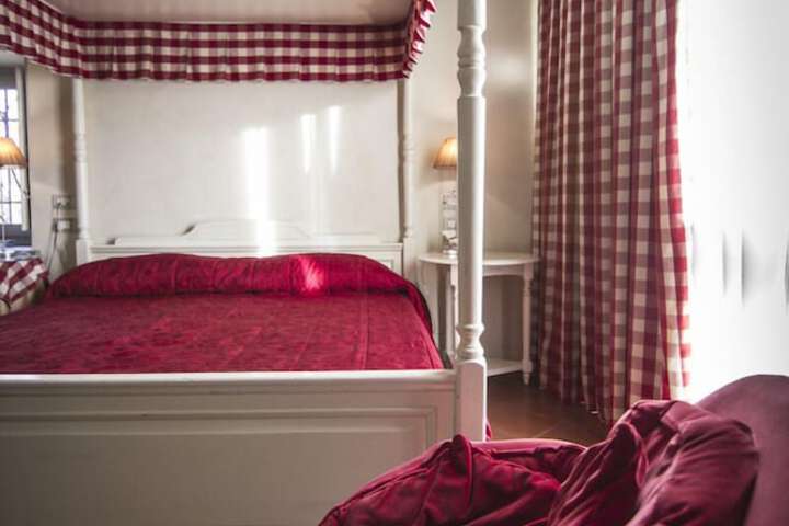 Room 8 of 27