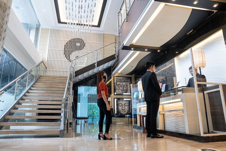 Entrance & Lobby