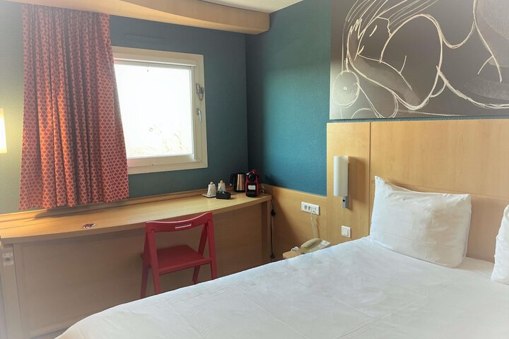 Room 11 of 80