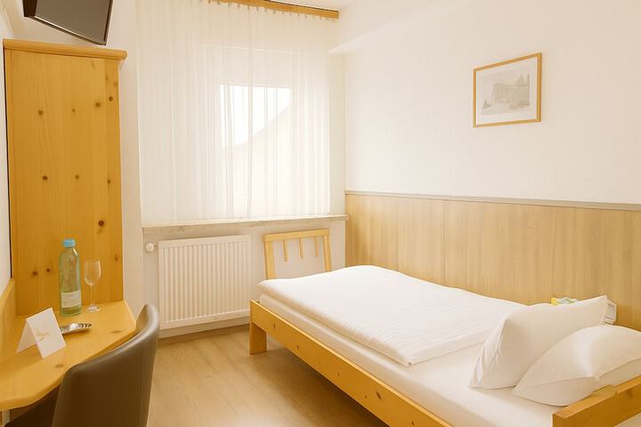 Room 9 of 20