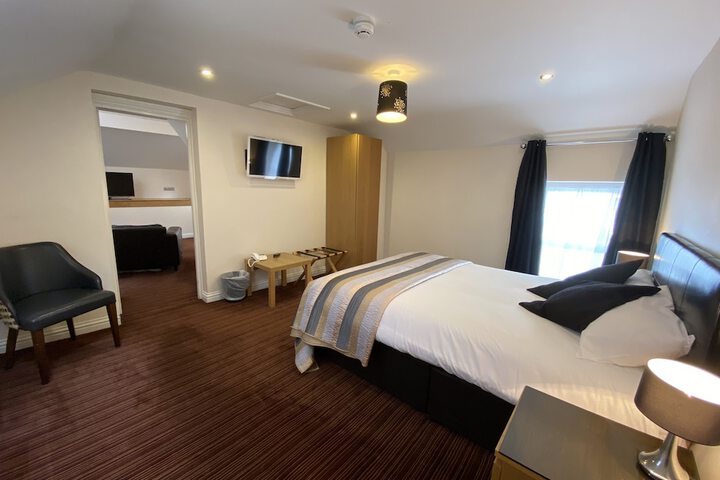 Room 6 of 77