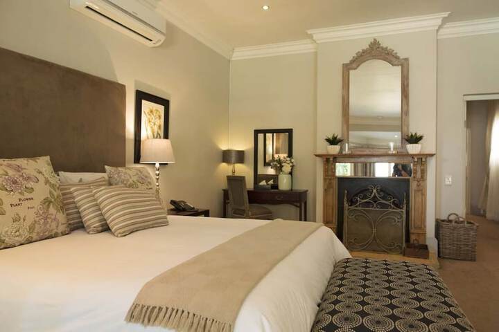 Room 2 of 75