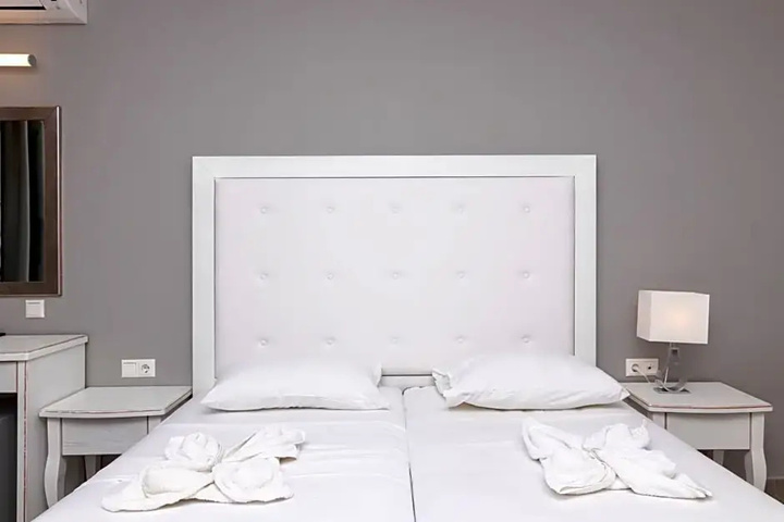 Room 4 of 17
