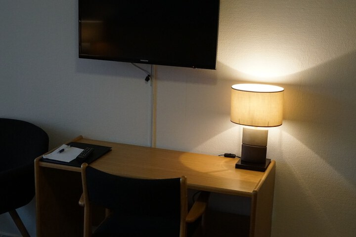 Room 28 of 63