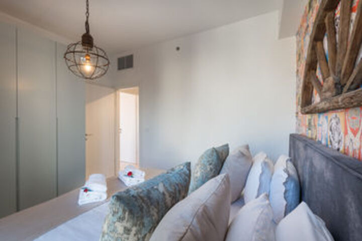 Room 47 of 153