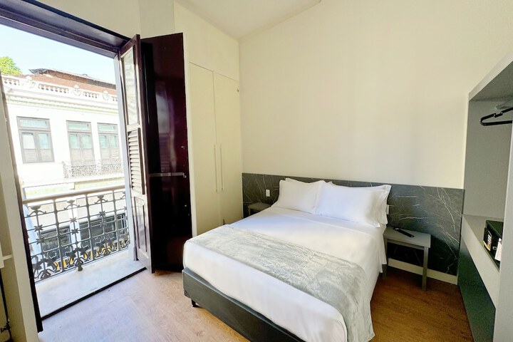 Room 21 of 32