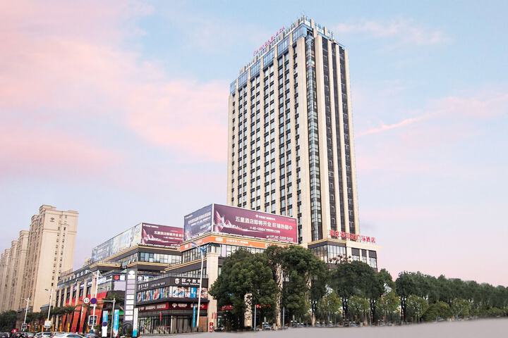 Hotel 63 of 64