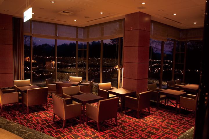Lounge 25 of 35