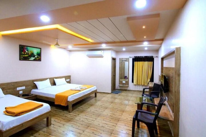 Room 5 of 9