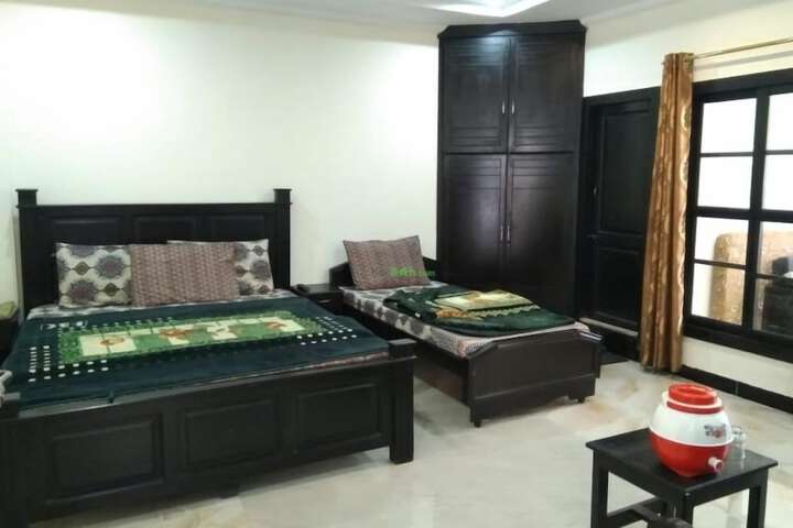 Room 5 of 10