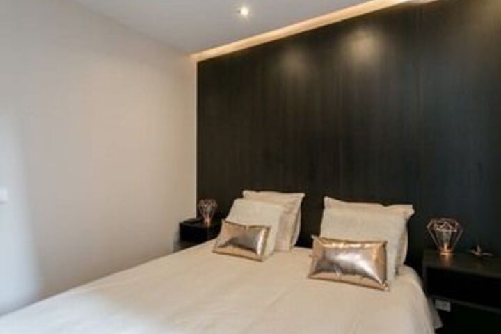 Room 10 of 18