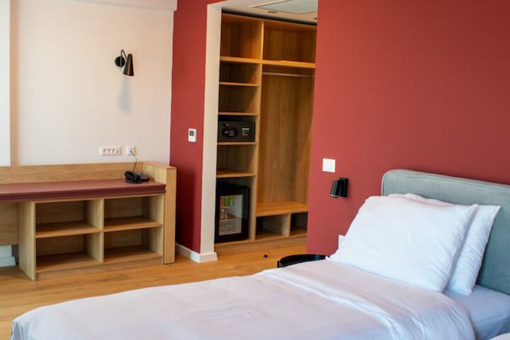 Room 15 of 69