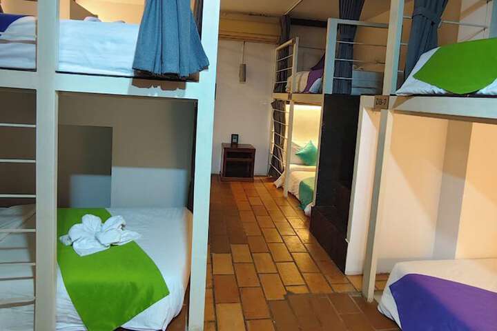Room 50 of 177