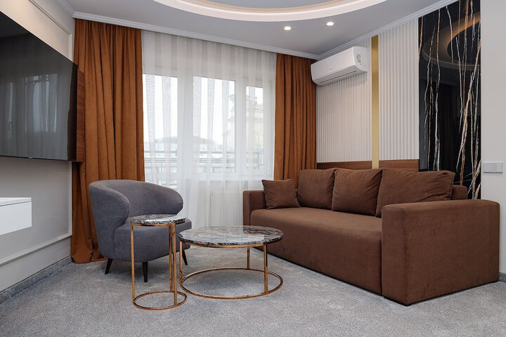 Room 14 of 36