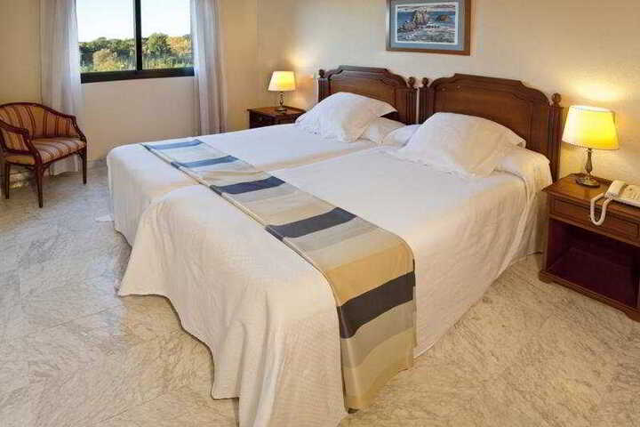 Room 6 of 8