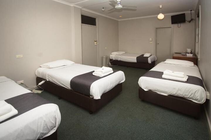 Room 9 of 43