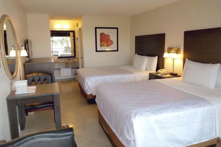 2 Double Beds (6 of 11)