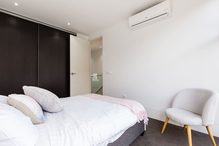 Room 5 of 28