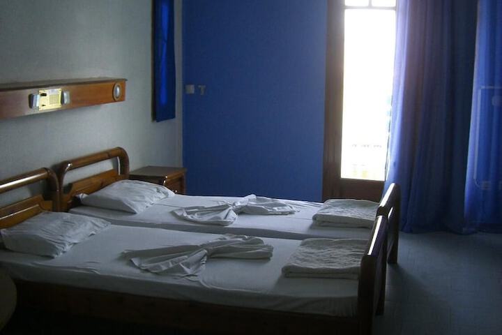 Room 5 of 37