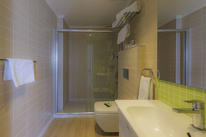 Room 2 of 47