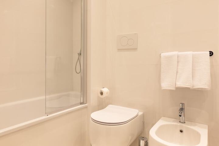 Room 32 of 83