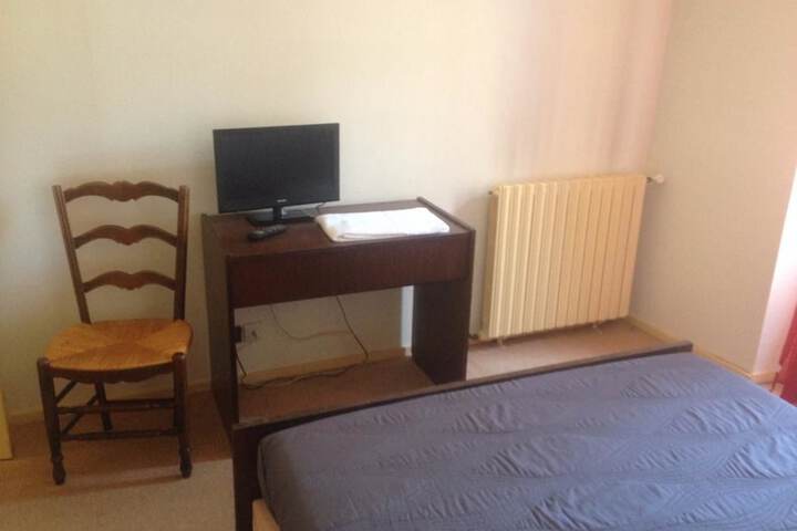 Room 8 of 12