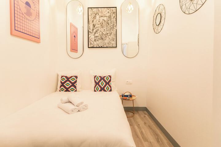 Room 27 of 90