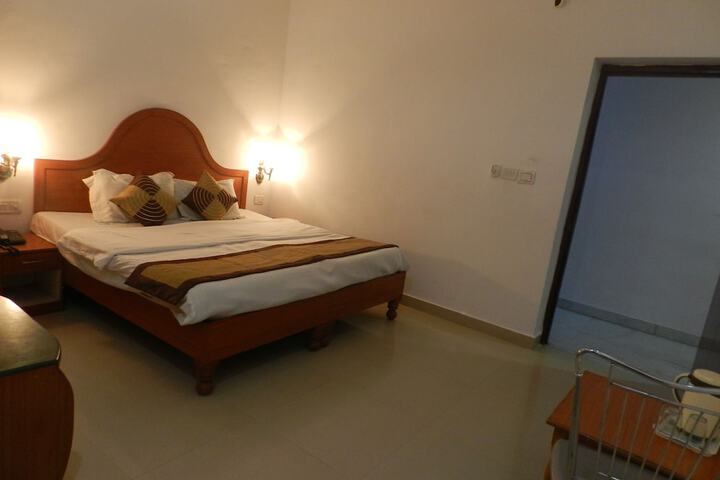 Room 6 of 46