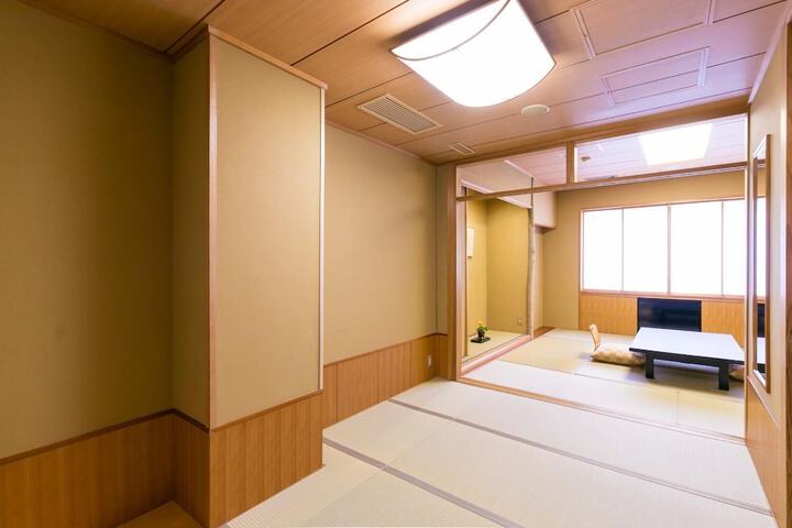 Room 8 of 43
