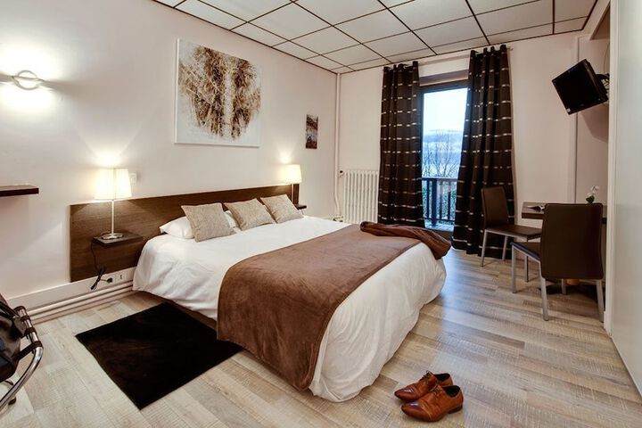 Room 6 of 18