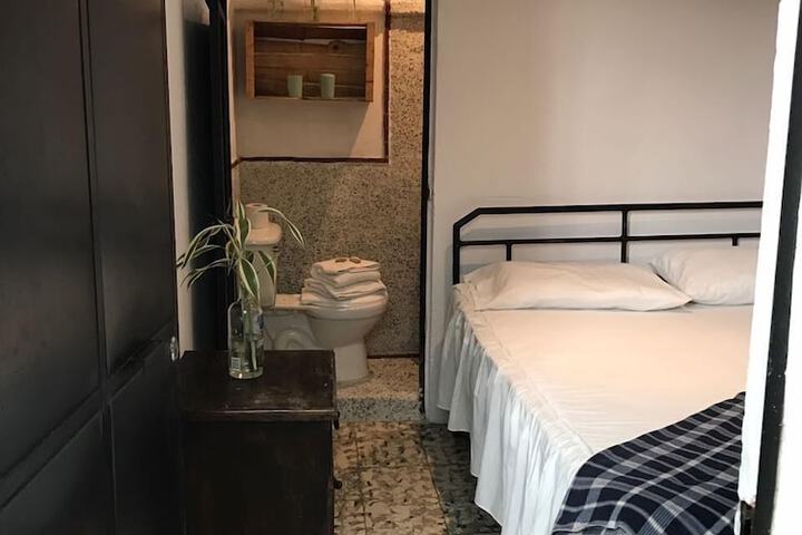 Room 9 of 32