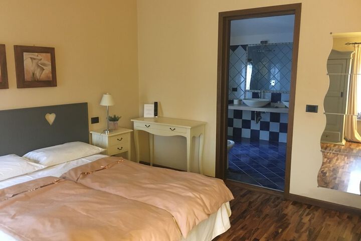 Room 11 of 44