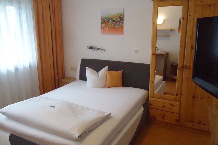Room 7 of 72