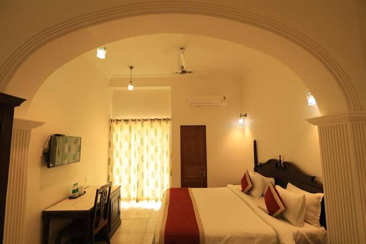 Room 12 of 40