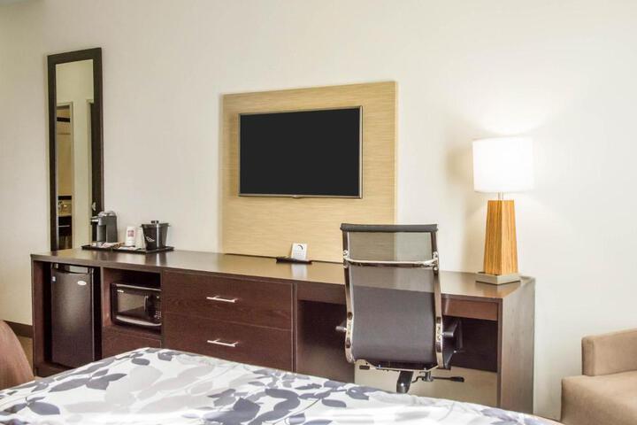 2 Queen Beds (2 of 6)