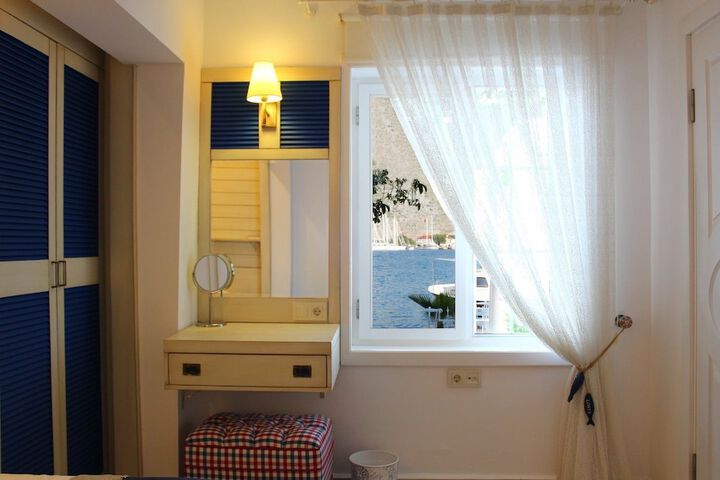 Room 48 of 80