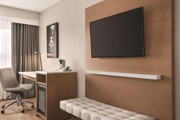 1 King Bed (3 of 5)